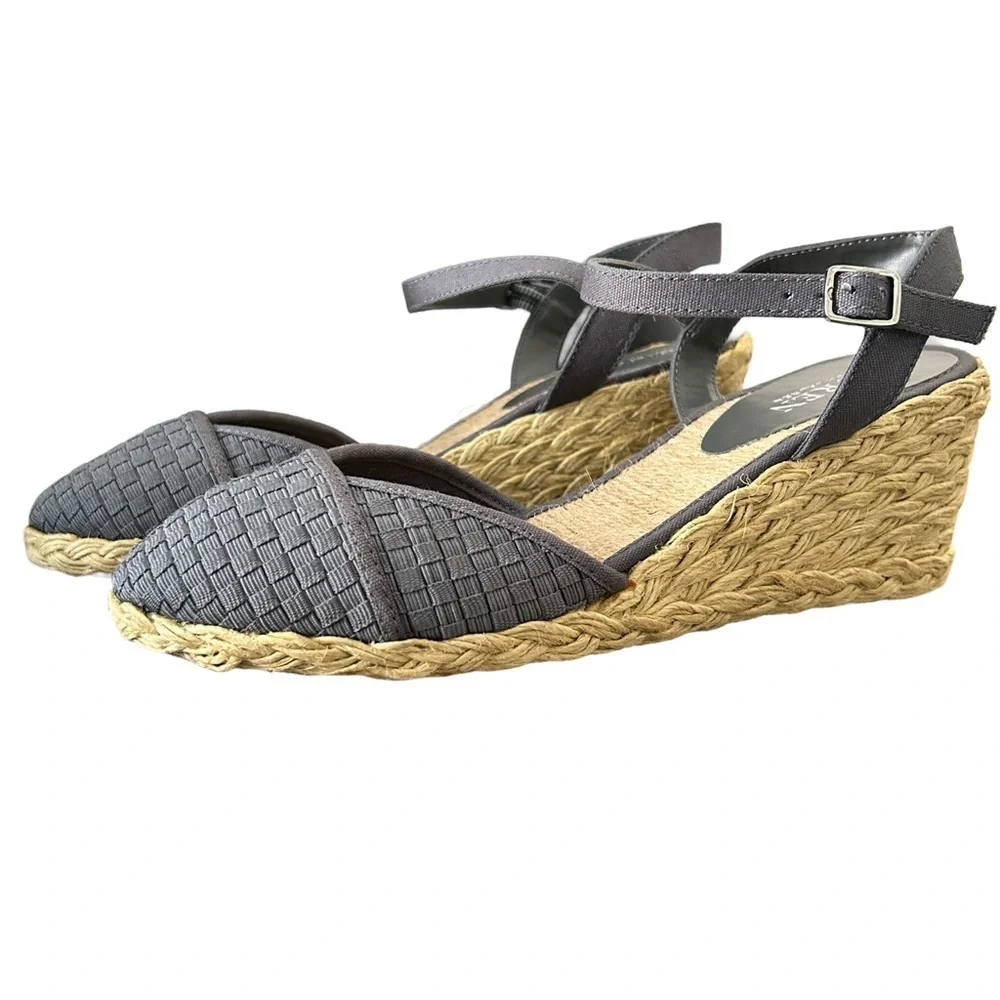 Lauren Ralph Lauren Charcoal Woven Sandals. Size 8